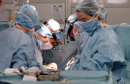 Chirurgiens au bloc operatoire - Hopital Paul Brousse - Centre Hépato-Biliaire